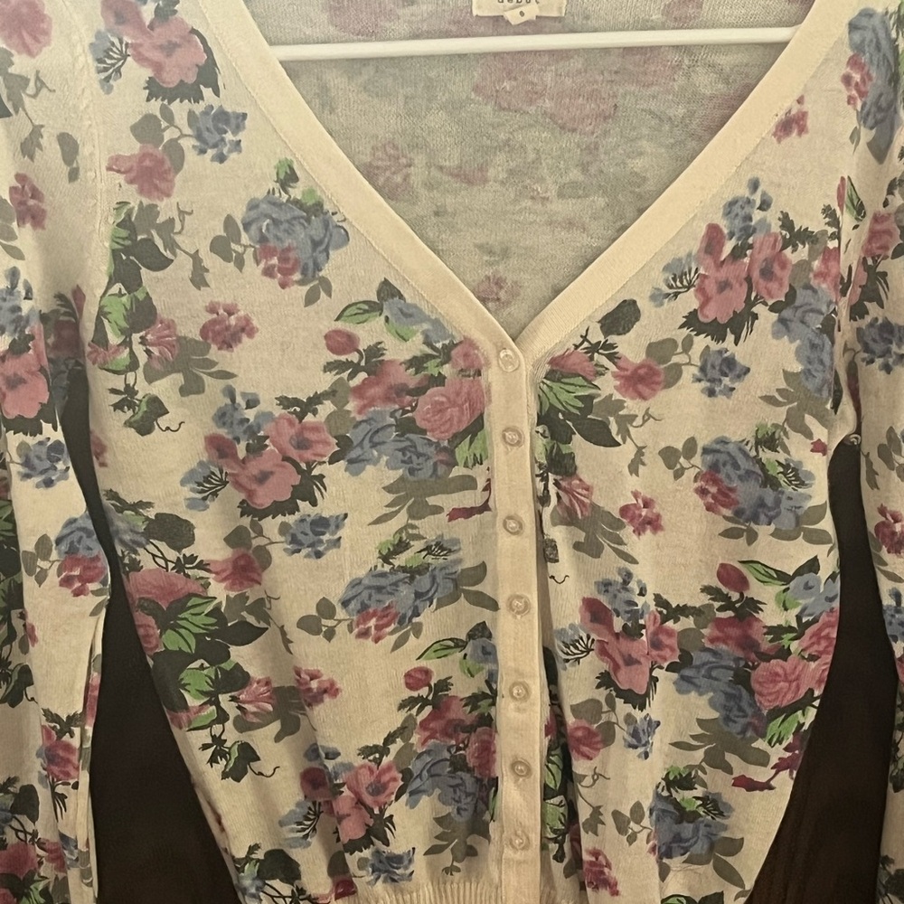 Debut Floral Button-Up Cardigan in Cream and Pink